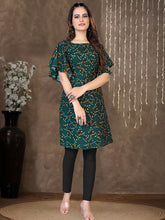 Fashion Petals Women Printed Cotton Blend Straight Kurta